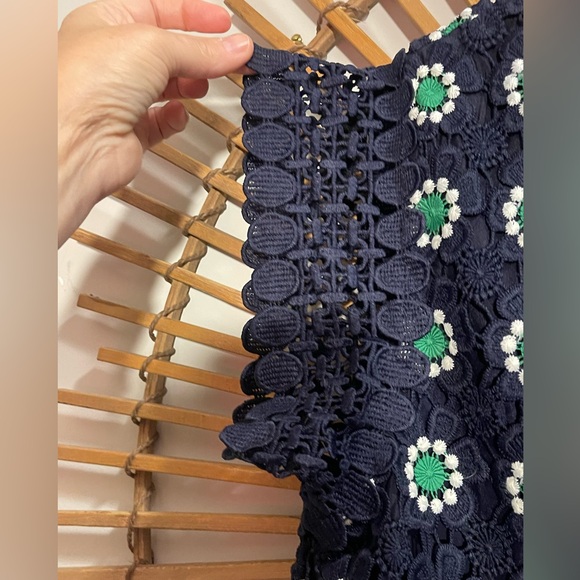 J. Crew Navy & Green Floral Crochet Lace Blouse Cap Sleeve  Preppy Classic Sz M - Picture 4 of 10
